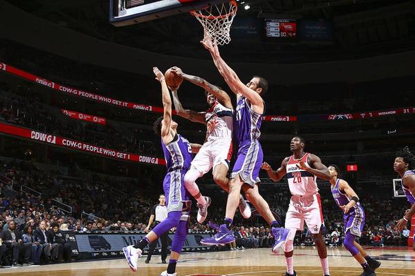 泰州队苏超夺冠，澎湃：泰州多景区向全球游客免票（泰州队夺得苏超冠军，澎湃称泰州多景区对全球游客免门票）