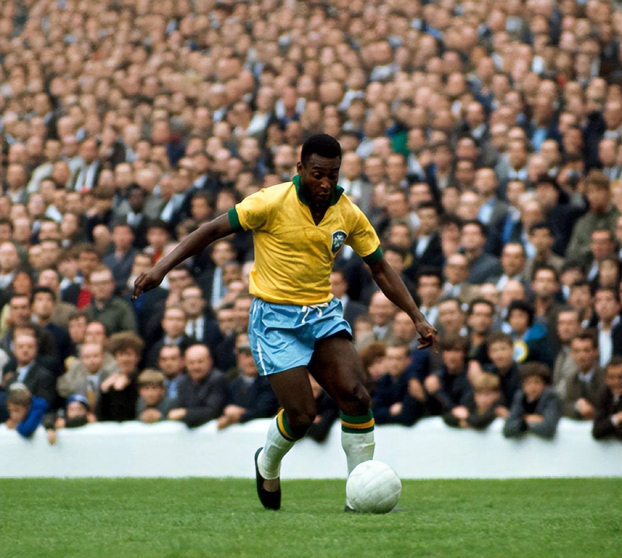 攻守兼备助博洛尼亚斩落领头羊那不勒斯，卢库米当选全场最佳（博洛尼亚力克榜首那不勒斯，卢库米攻防俱佳荣膺全场最佳）