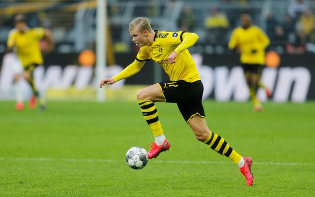 那不勒斯官方：洛博特卡在意杯赛前热身时左腿后胫肌拉伤（那不勒斯官宣：洛博特卡意杯赛前热身左腿后胫肌拉伤）