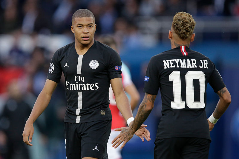 奥莱报：迪马利亚壁画遭到涂污，青训教练指责罗萨里奥球迷