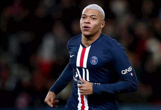 利物浦vs皇马：阿诺德替补，姆巴佩出战，维尔茨、萨拉赫首发（利物浦迎战皇马：阿诺德替补待命，姆巴佩登场，维尔茨与萨拉赫先发）