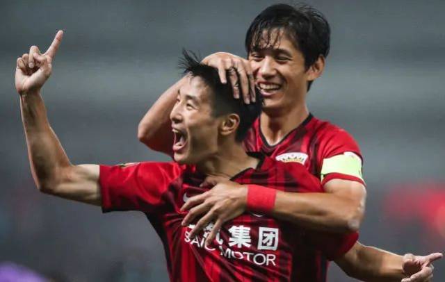 周琦晒与赵睿&翟晓川&方硕合照：又是一年新赛季（周琦晒与赵睿、翟晓川、方硕合影：新赛季再启程）