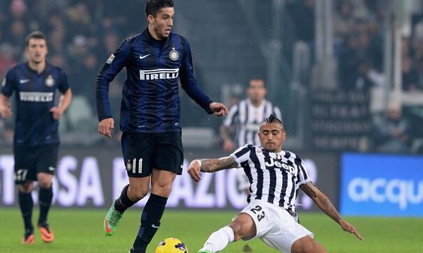 非洲杯再次爆发争议判罚，引球迷不满（非洲杯争议判罚再度上演，球迷不满升级）