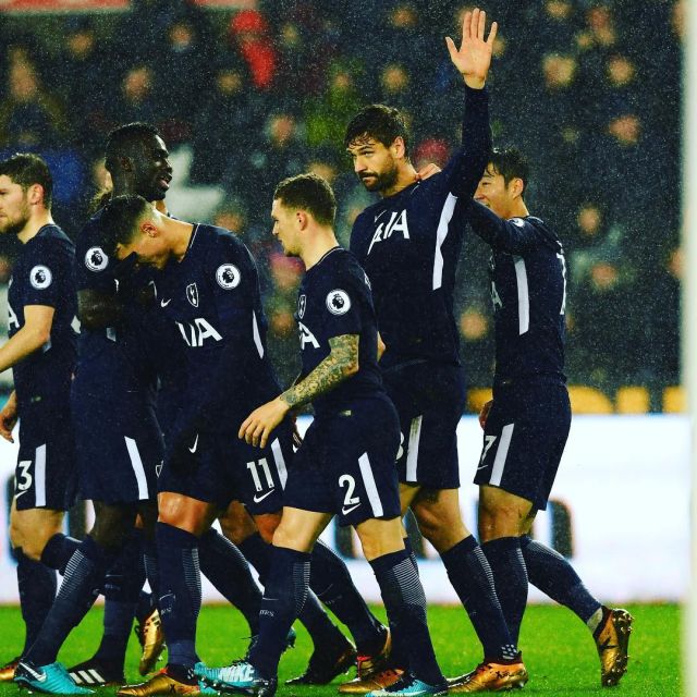 本赛季第三次当选！索博斯洛伊获评利物浦11月最佳球员（索博斯洛伊荣膺利物浦11月最佳，赛季第三次当选）