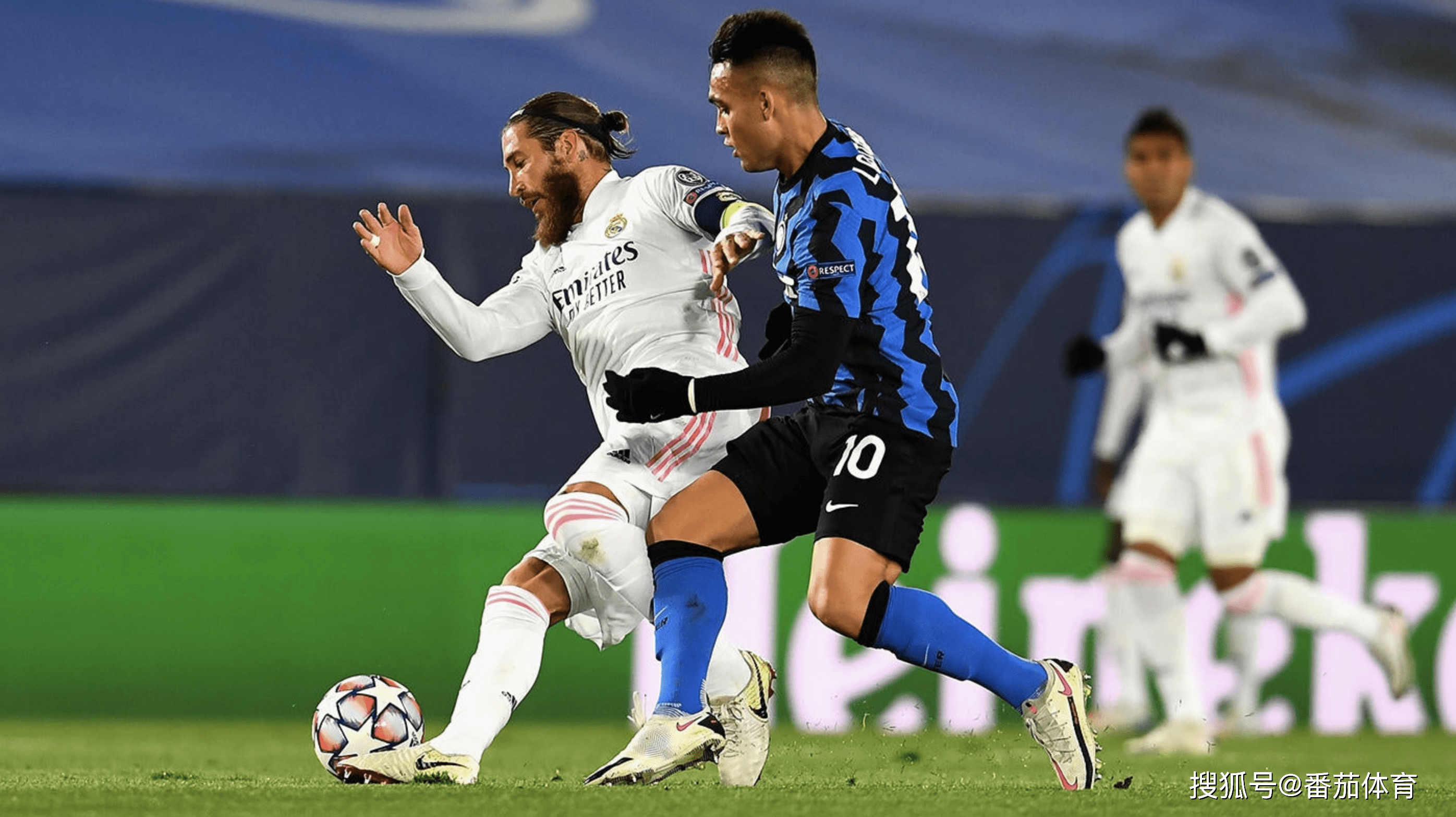 李新翔：武磊是我的榜样，能和自己的偶像一起踢球感觉很奇妙（李新翔：以武磊为榜样，与偶像并肩作战倍感奇妙）